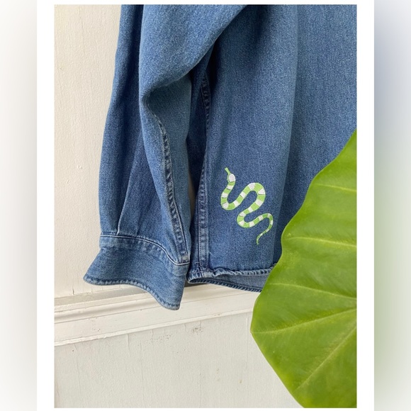 Embroidered Button Down 🐍 - Picture 2 of 3